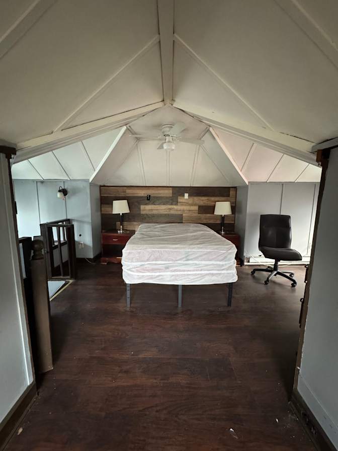 Black Diamond Ministries LLC's room