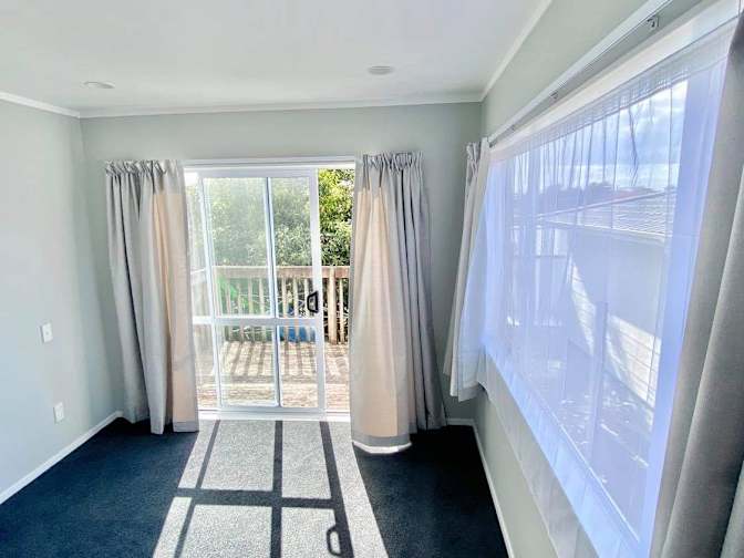 Dee Samuels's room
