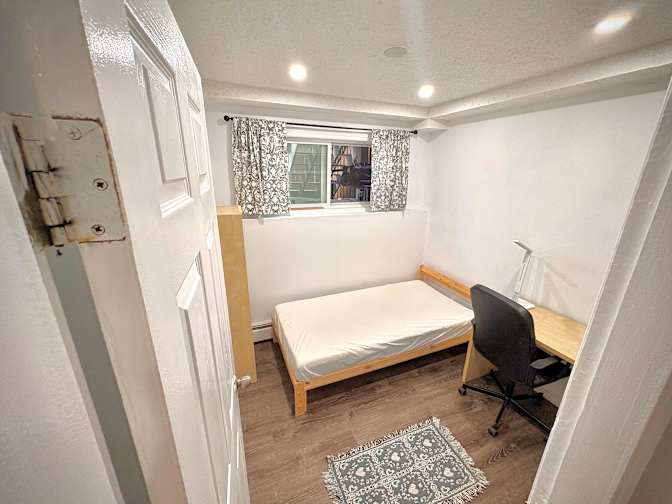 Ali Zowghinia's room