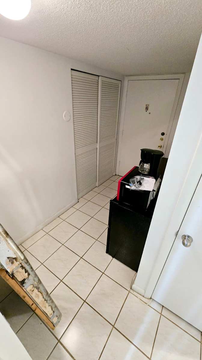Mauricio's room