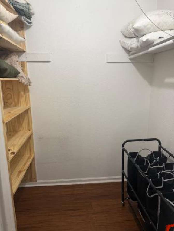 Alcove Rooms's room