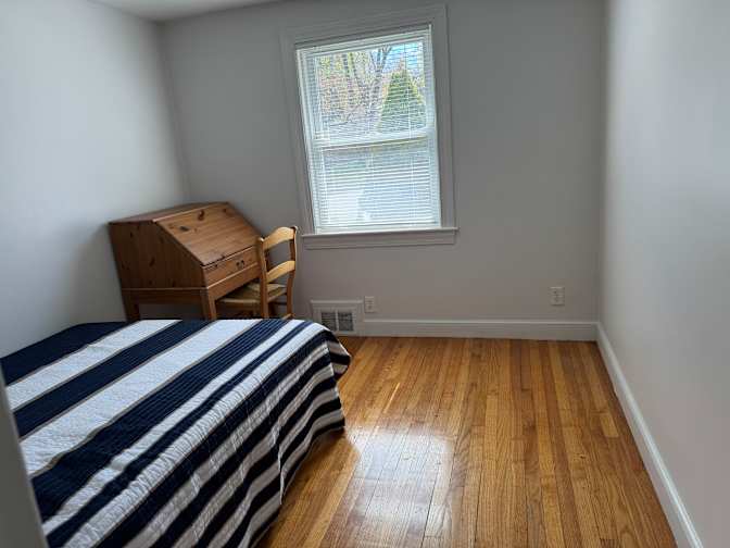 JACKIE HYOUNG's room