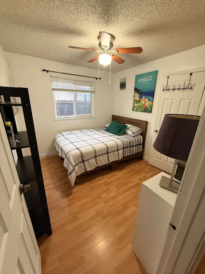 RICARDO's room