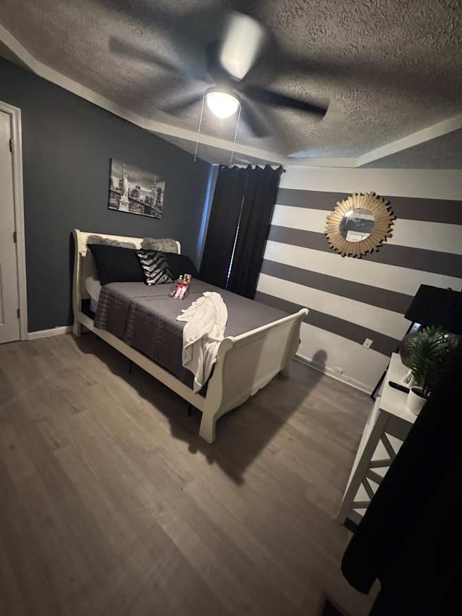 Roshaunda Mcqueen's room