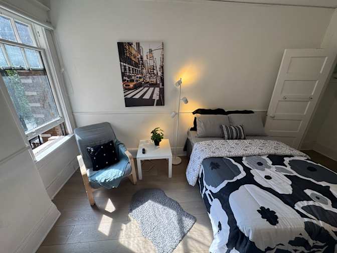 Alona's room