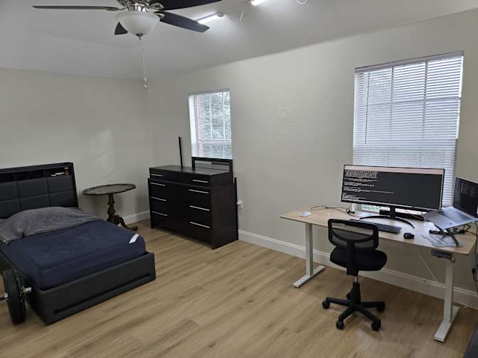 Carlos's room