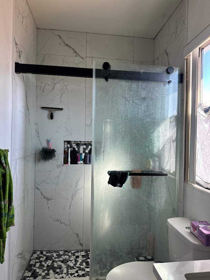 Niza Salinas's room