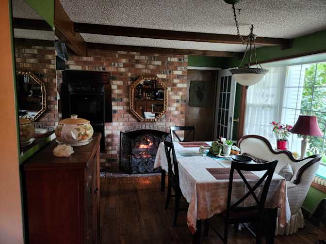 Saundra's room