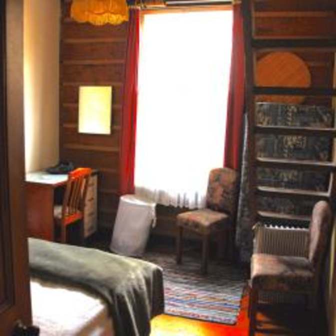 Lois's room