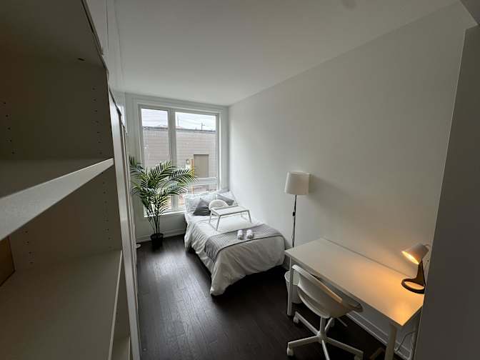 Housingfouryou's room