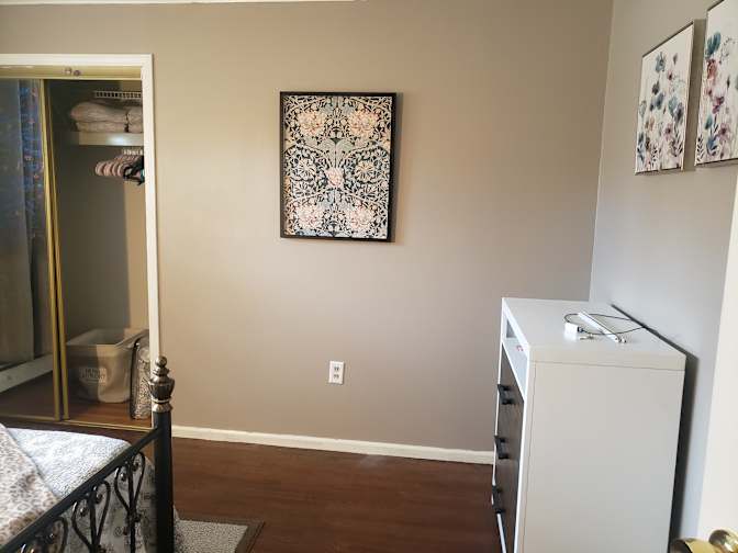 ALLY'S PLACE's room