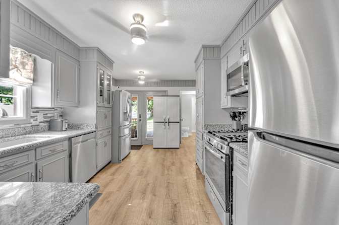 lifedoorrentals's room