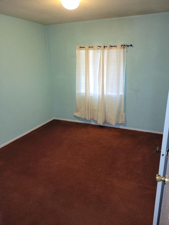 Efrain's room