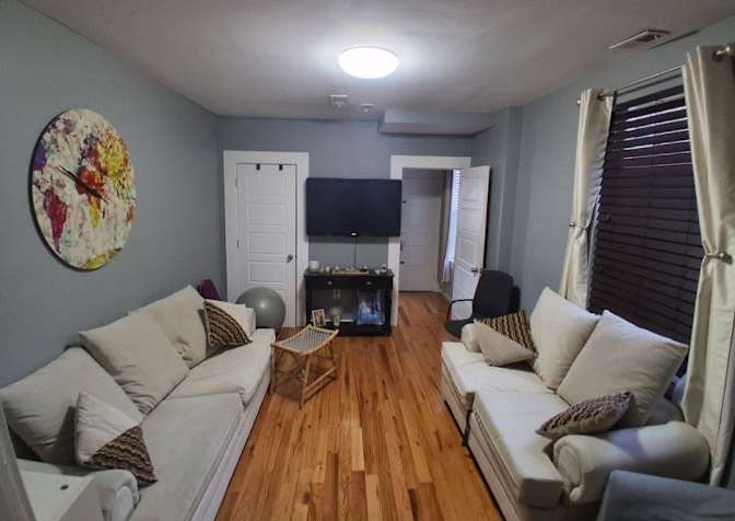 Tee White's room