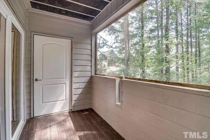 Alcove Rooms's room