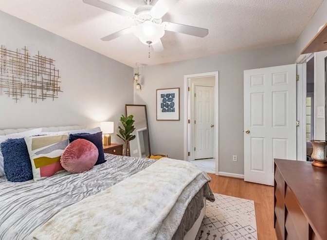 Alcove Rooms's room