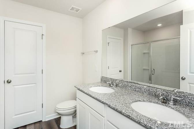 Alcove Rooms's room