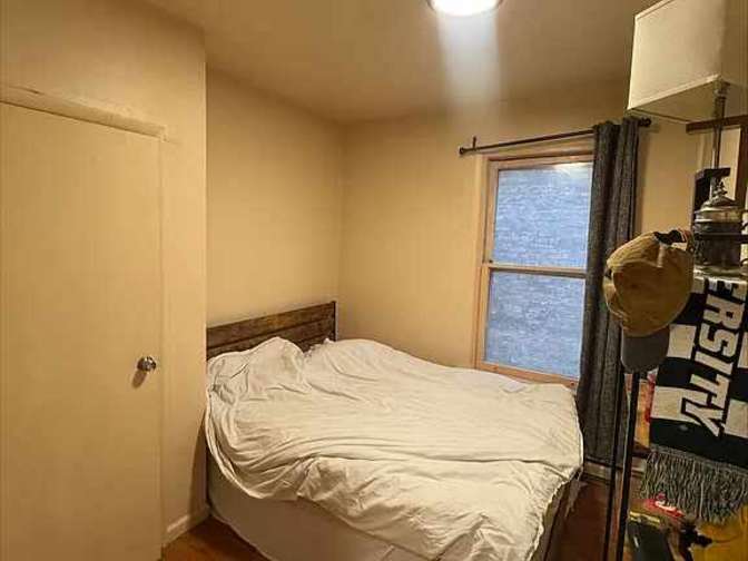 Spacious and bright Two-bedroom One-bath apartment's room