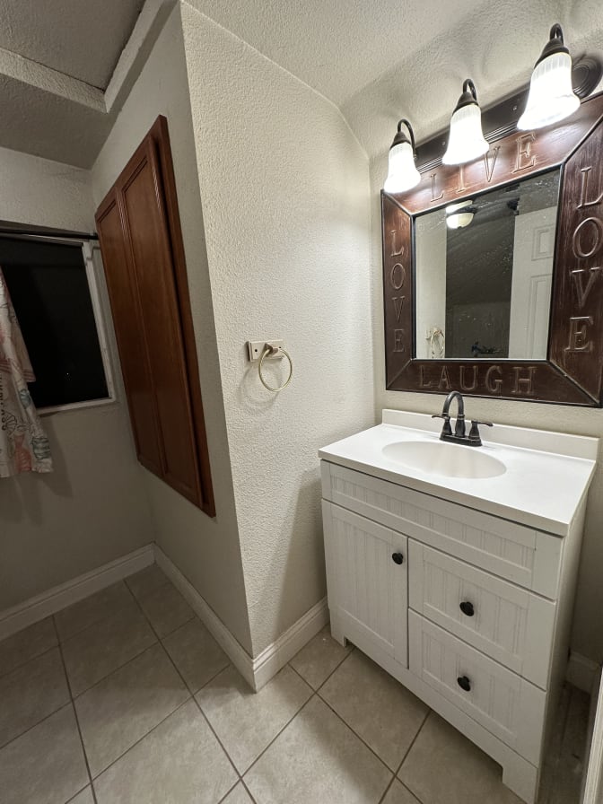 Luis's room