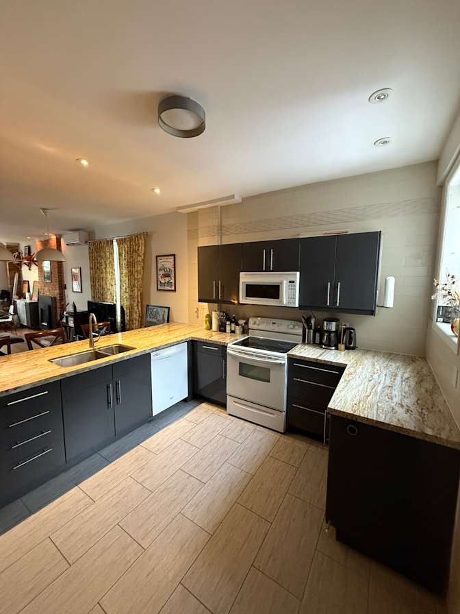 Chris Tomczak's room