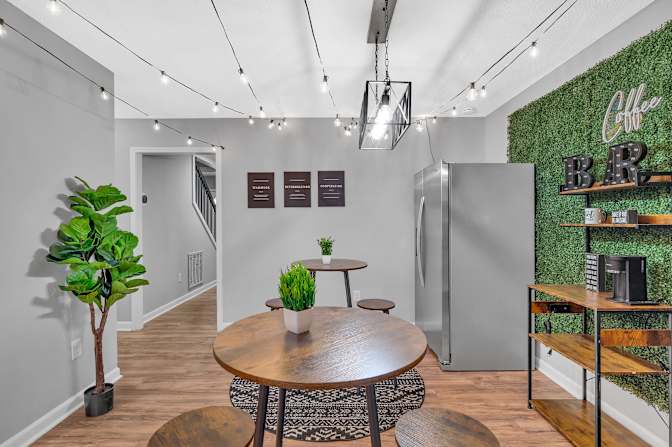 lifedoorrentals's room