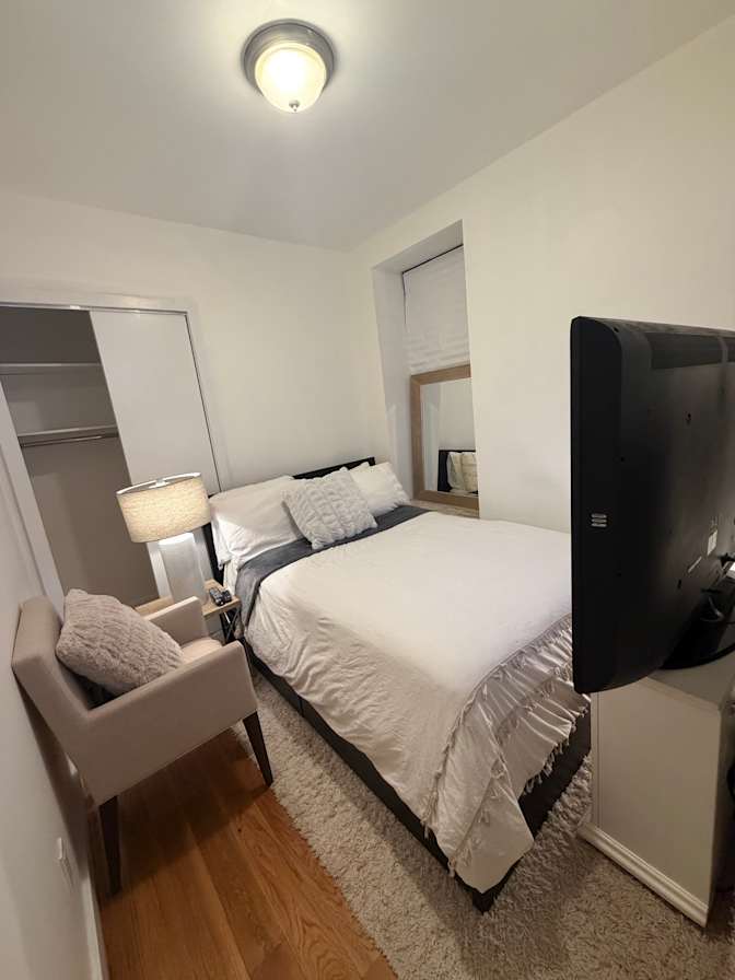 sheldon clarke's room