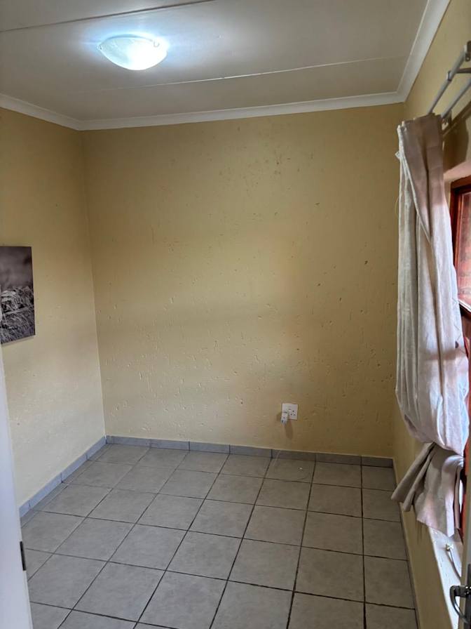 Mthokozisi's room