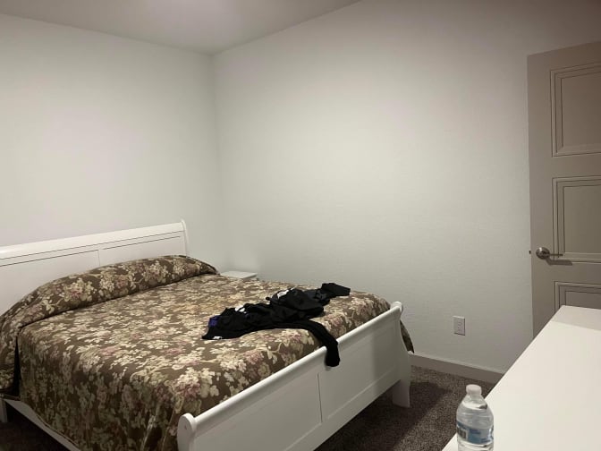 Mahwish Nasir's room
