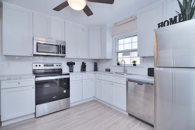 lifedoorrentals's room