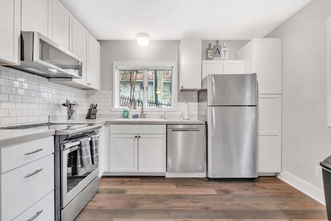 lifedoorrentals's room