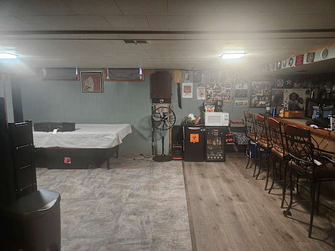 Lee's room