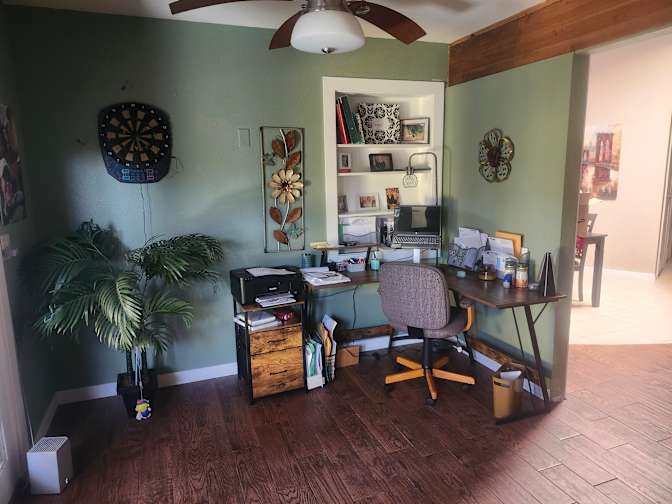 Carrie Farrell's room