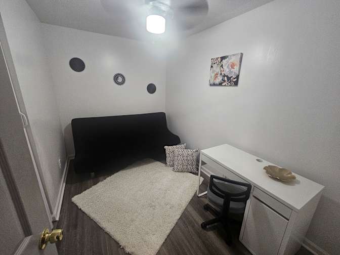 CL&C Property Management and Consulting's room