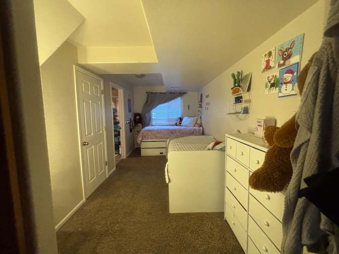 Yanet's room