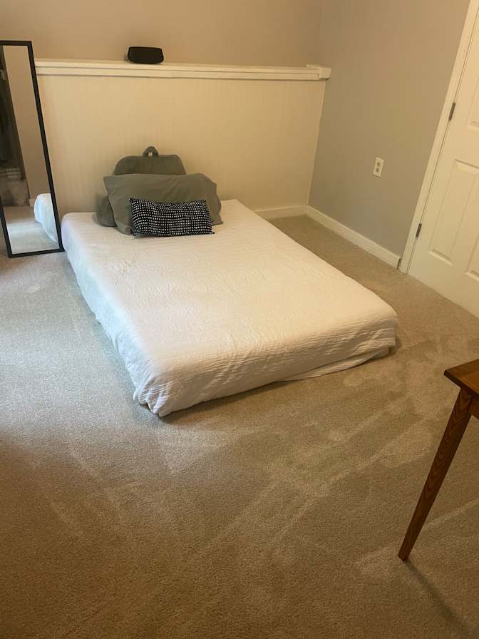Leslie's room