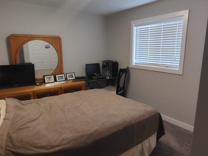 D G Roomie's room