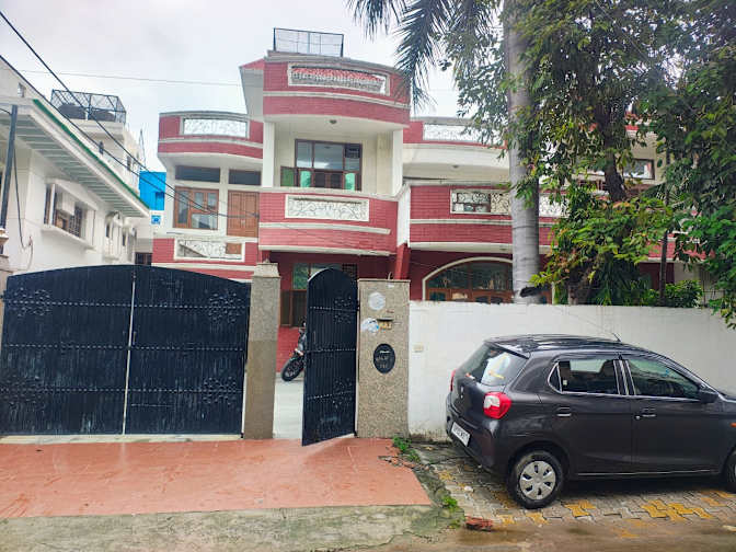 Hitendra's room