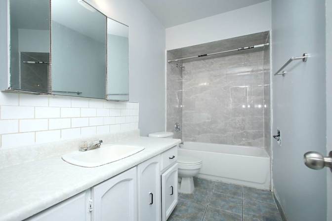 Tolobi Rental's room