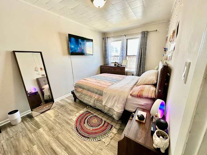 Francisco's room