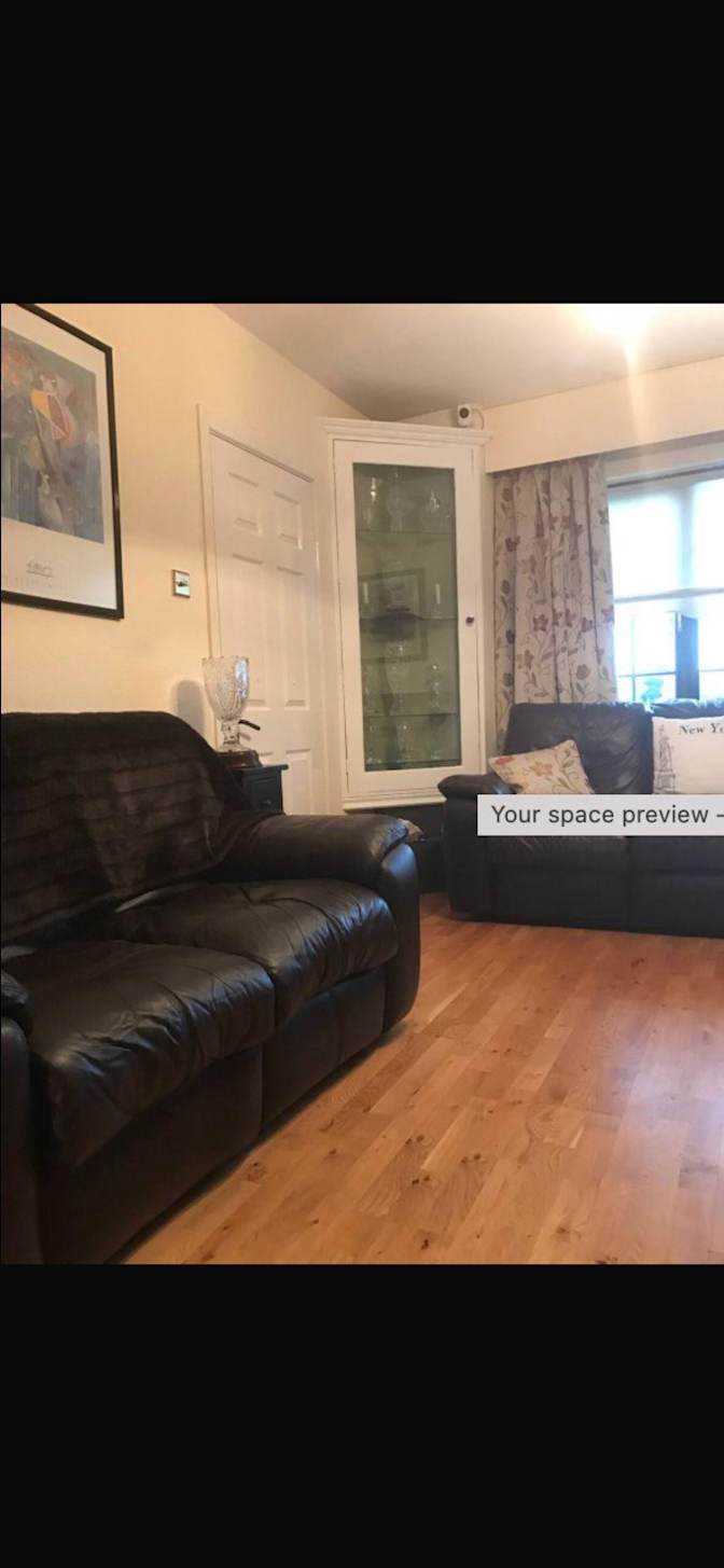 derek mckenna's room