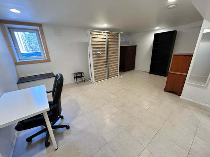 Eren's room