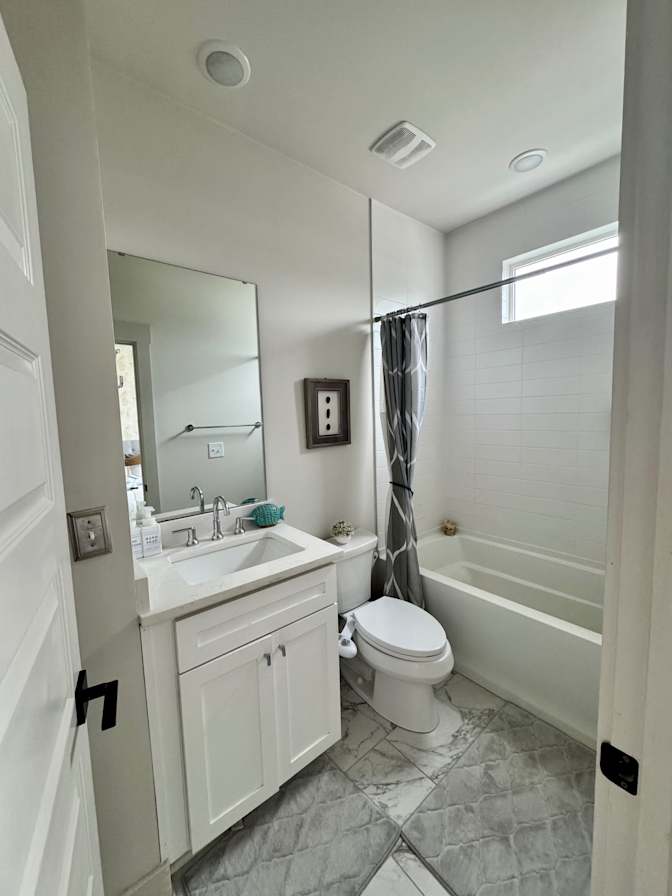 Alcove Rooms's room