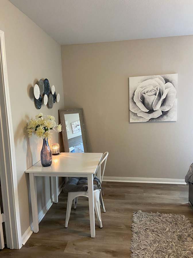 Janell Edwards's room