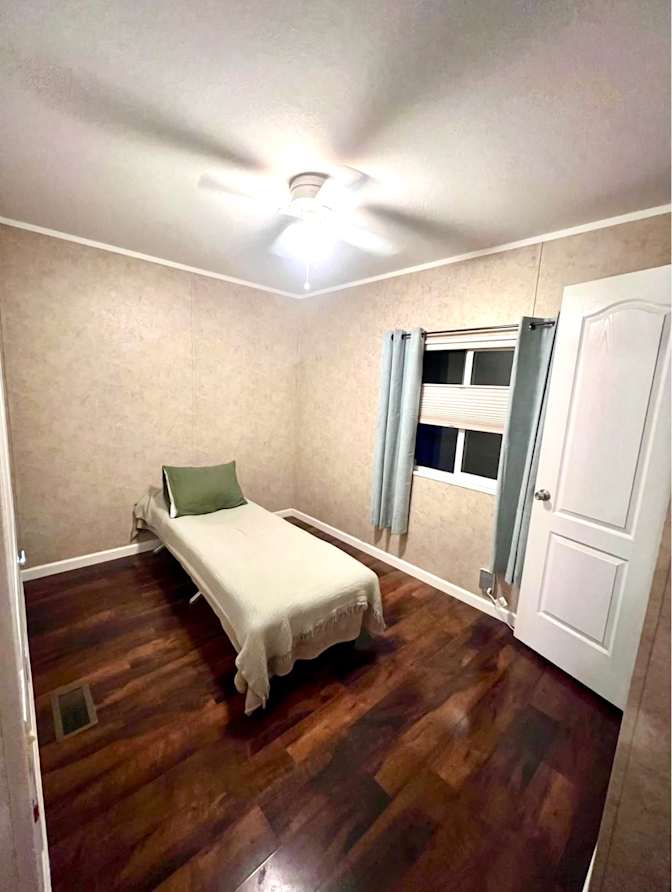 Lisa's room