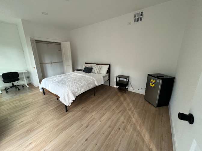 Eduardo's room