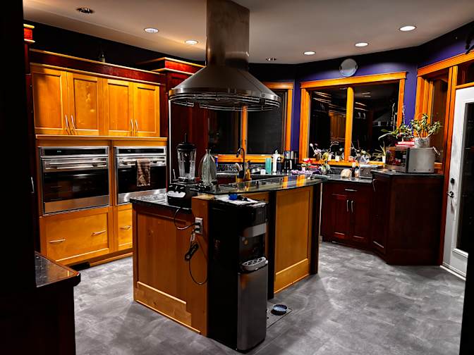 Lakefront Living's room