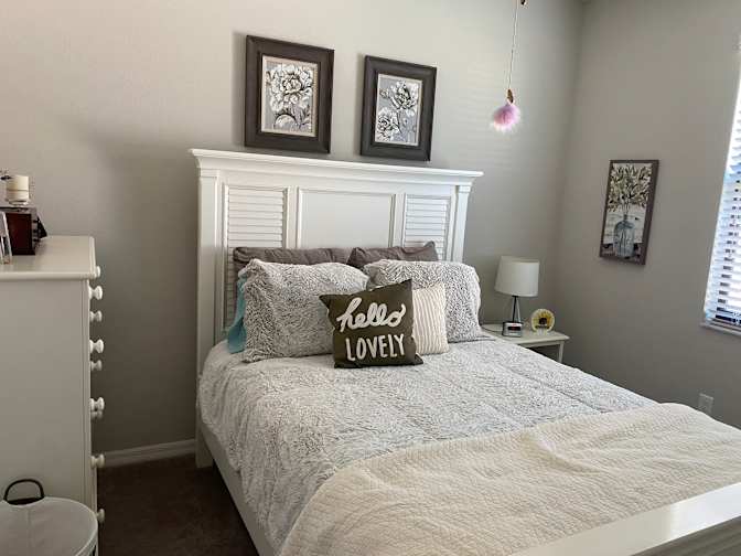 Kristin Sontchi's room