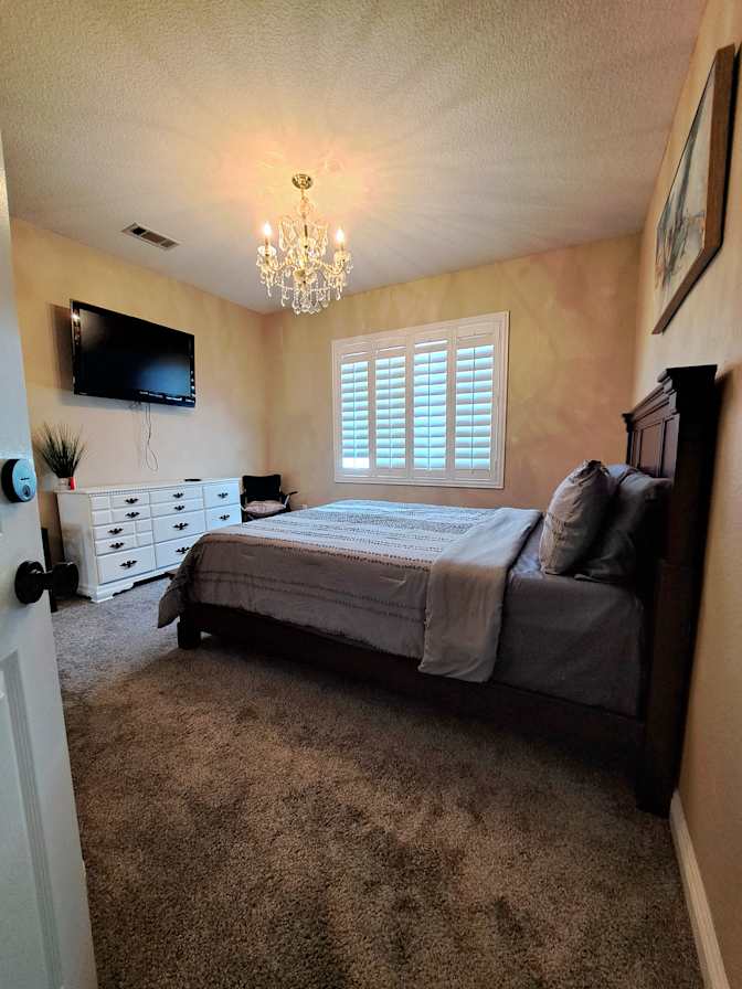 Deelawn's room