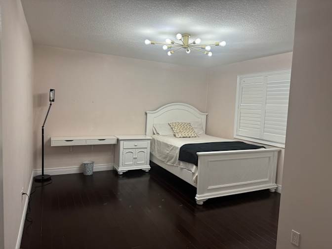 Hira's room
