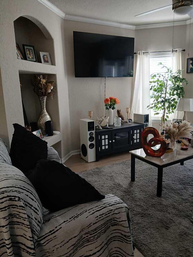 Luis's room
